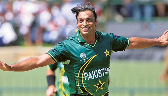 Shoaib Akhtar’s ‘chill mode with daughter’ story confuses fans