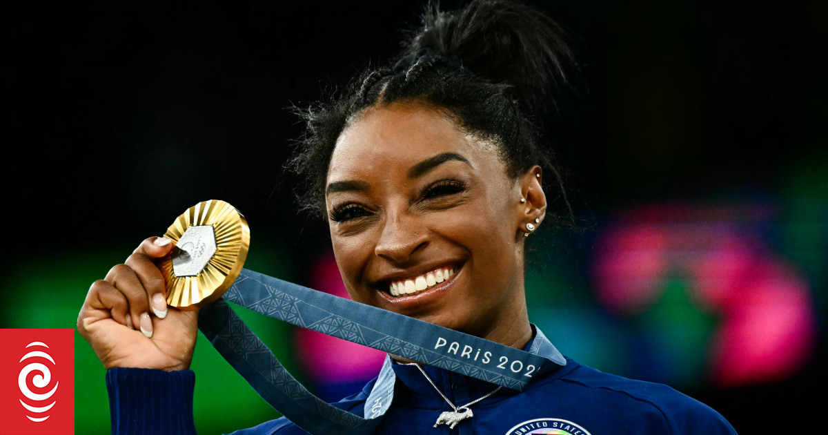 Simone Biles wins gold, pulls out GOAT necklace with 546 diamonds in it