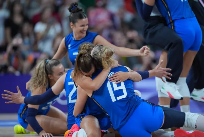 US women’s volleyball settles for silver after being swept by Italy in Olympics final