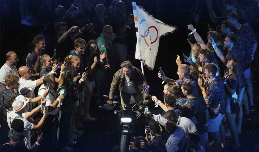 Tom Cruise hands Olympic flag to LA, closing Paris Games